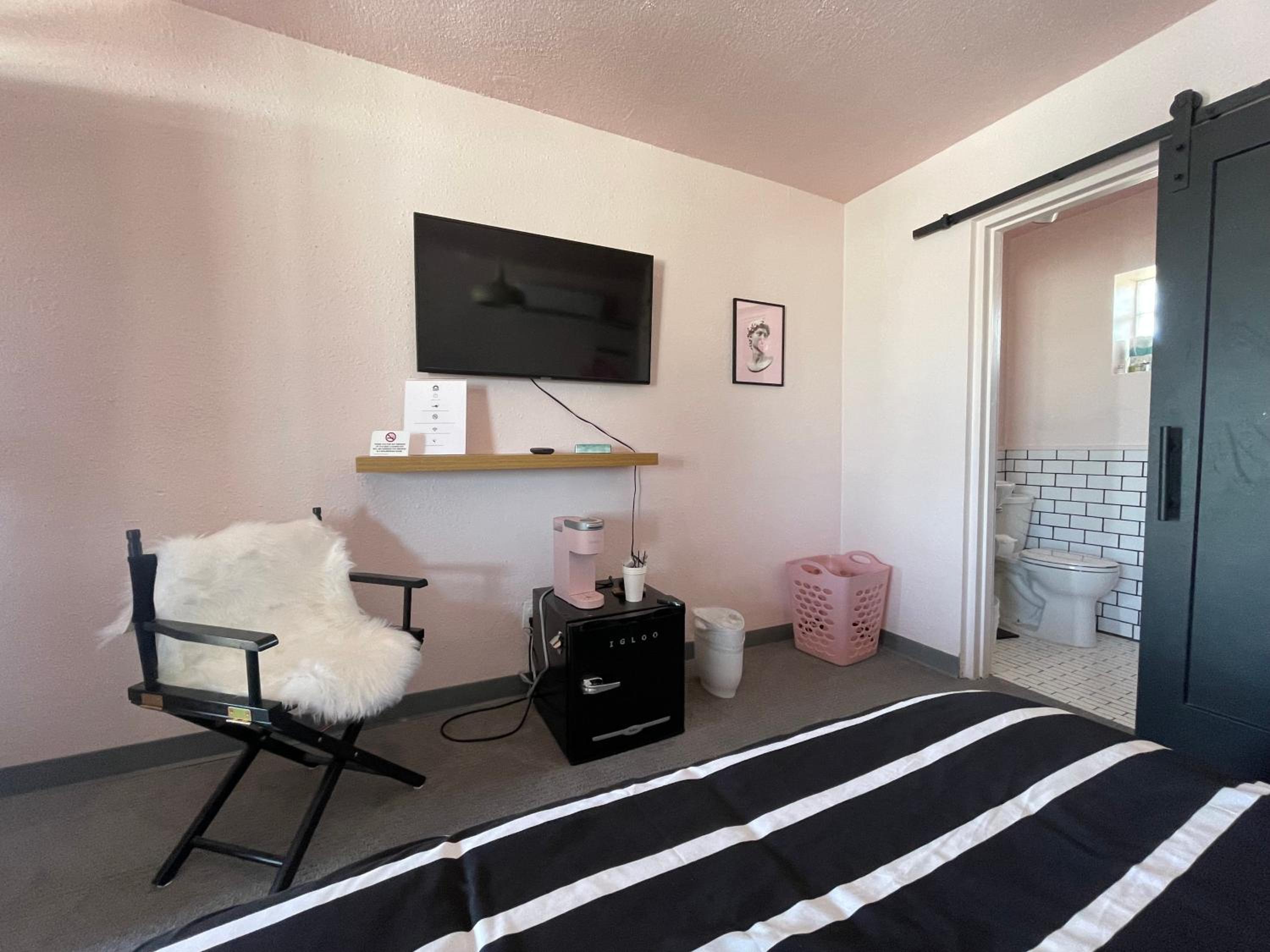 Rainbow Motel