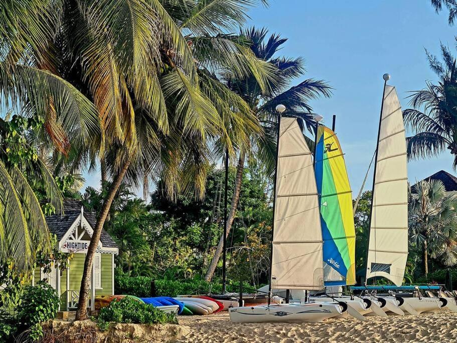 Charming St James Cottage - Walk to Beach