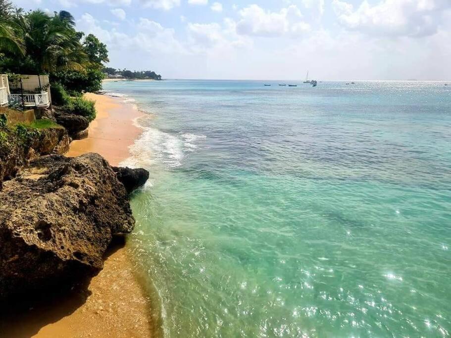 Charming St James Cottage - Walk to Beach