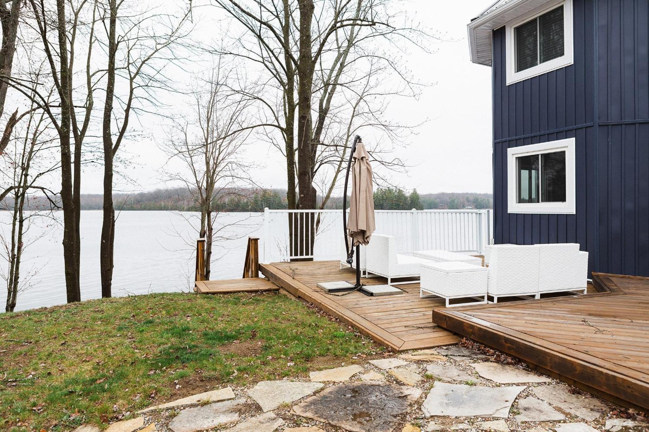 Waterfront Cottage w Sauna on Sharbot Lake