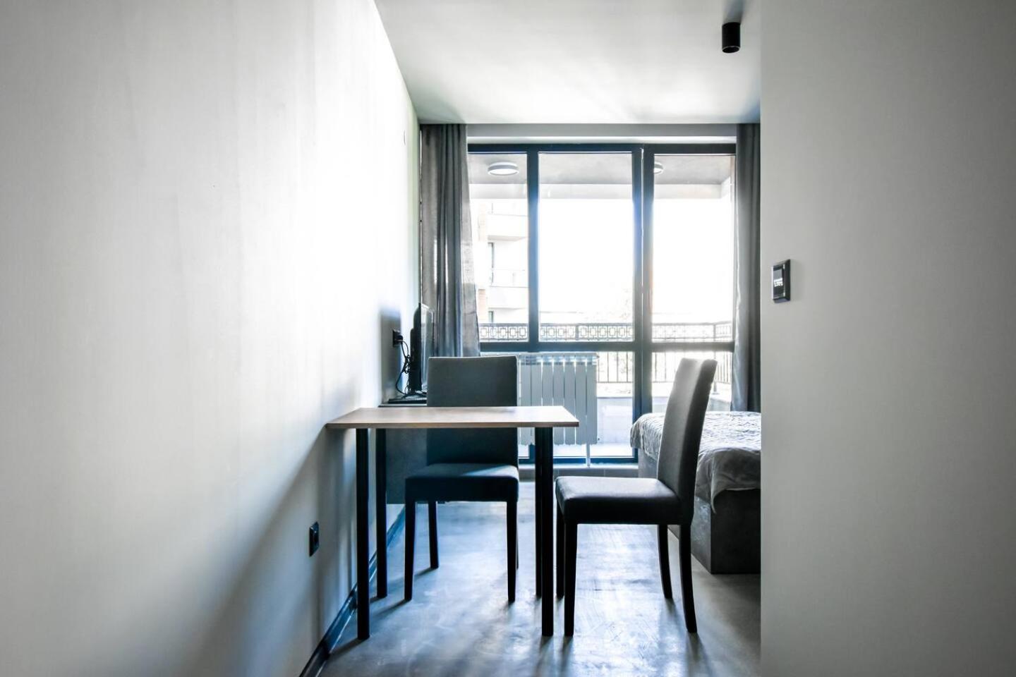 6 Studios 6 Bathrooms 2 Levels Kitchens