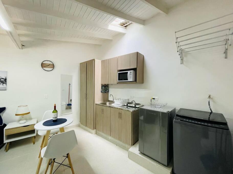 Spacious Belen Studio 300MB Fast WiFi Walkable