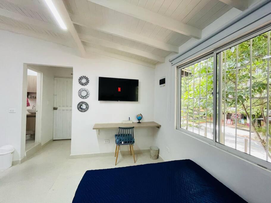 Spacious Belen Studio 300MB Fast WiFi Walkable
