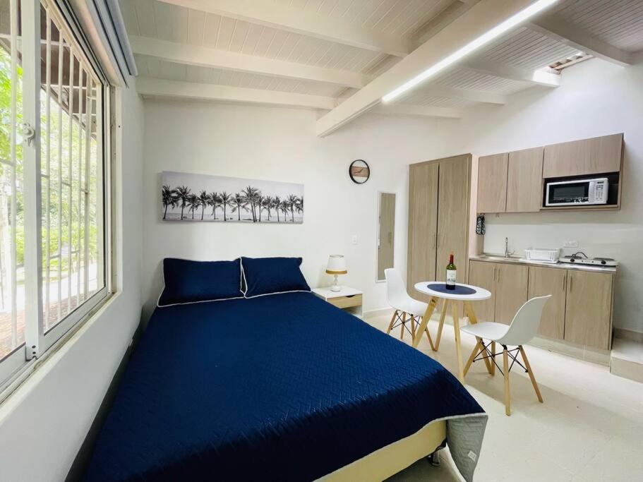Spacious Belen Studio 300MB Fast WiFi Walkable