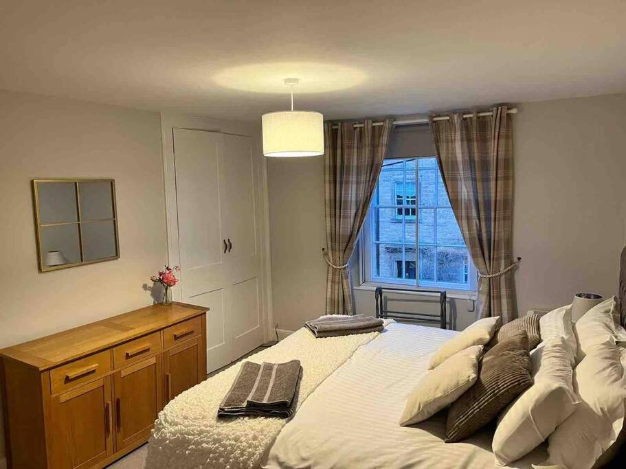 Bakewell- Super central 2 bed apartment view 2