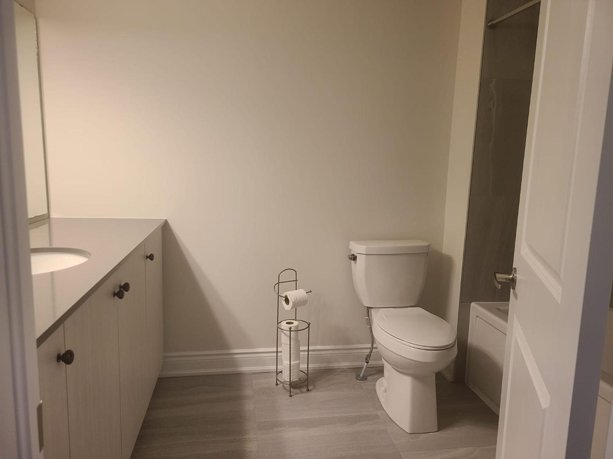 Elegant 4 BR 3.5 Bath Oasis: Mins frm Coburg Beach
