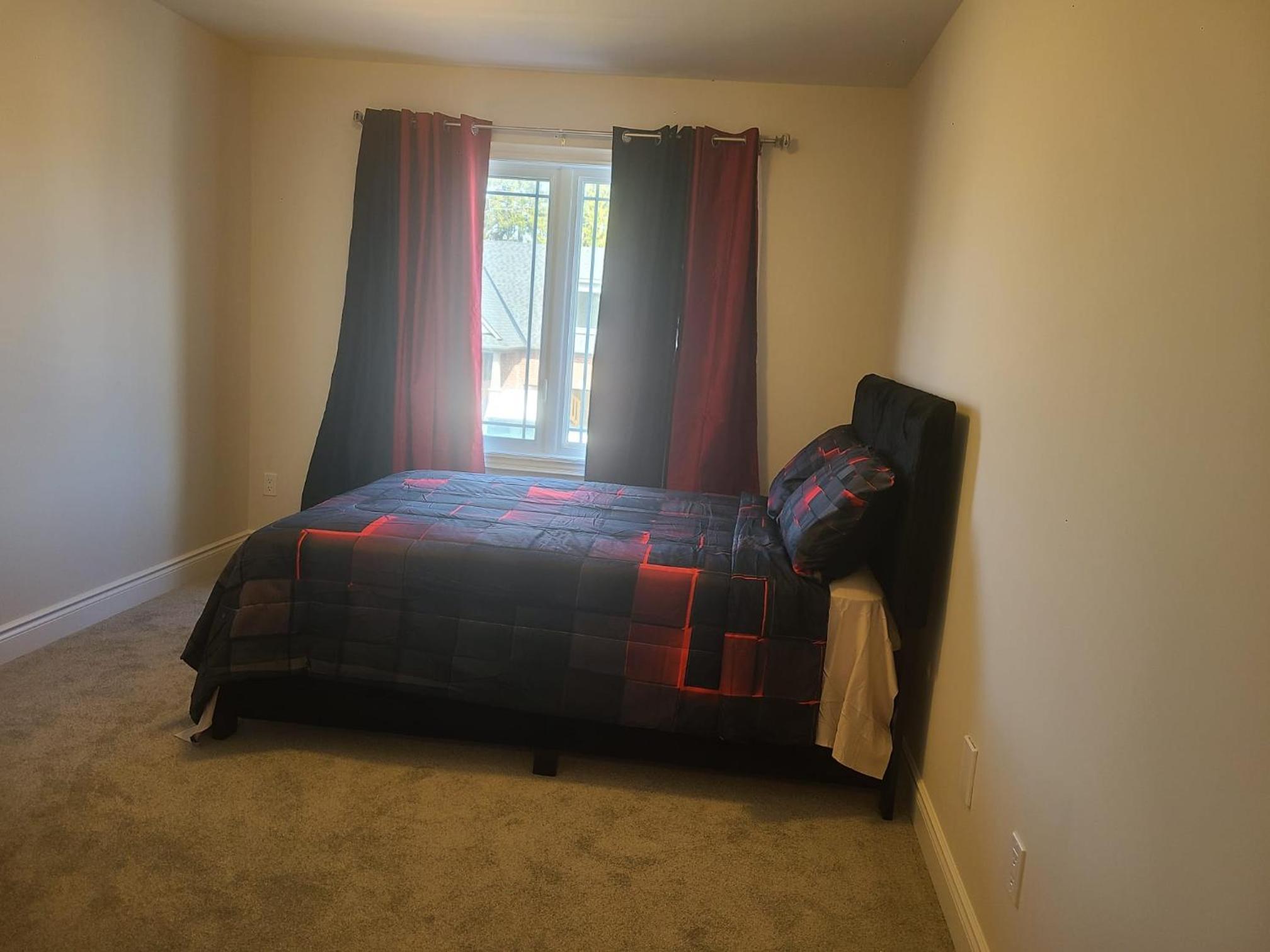 Elegant 4 BR 3.5 Bath Oasis: Mins frm Coburg Beach