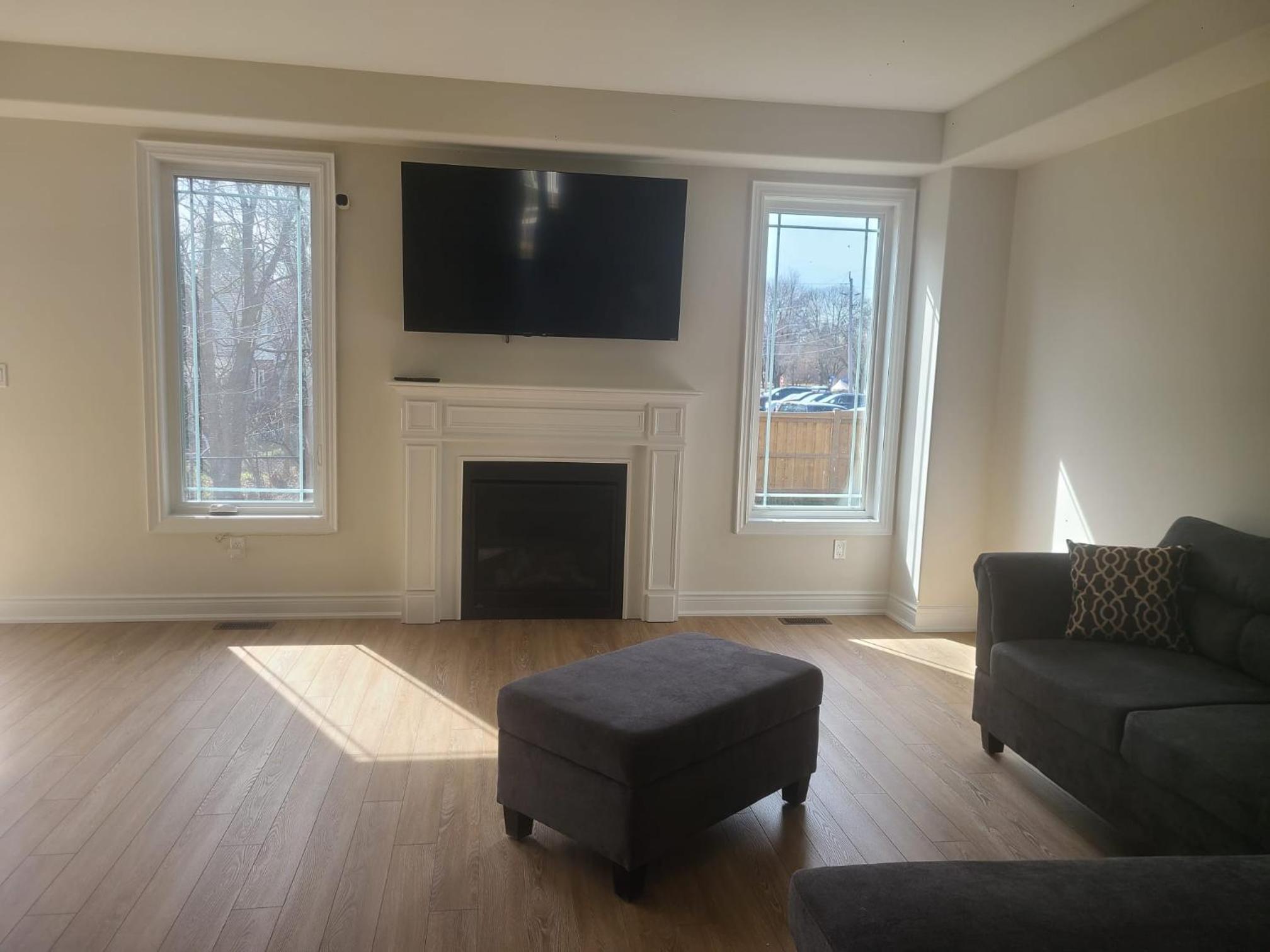 Elegant 4 BR 3.5 Bath Oasis: Mins frm Coburg Beach