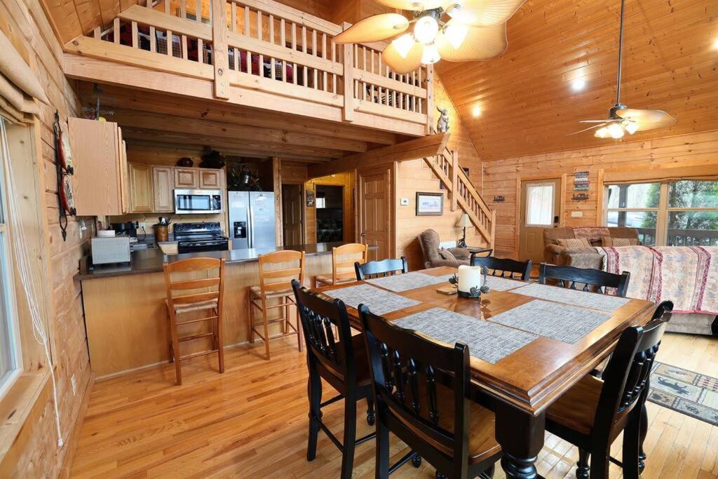 Red Roof-Cozy Cabin with Great Views, Hot Tub and near Bryson City view 3