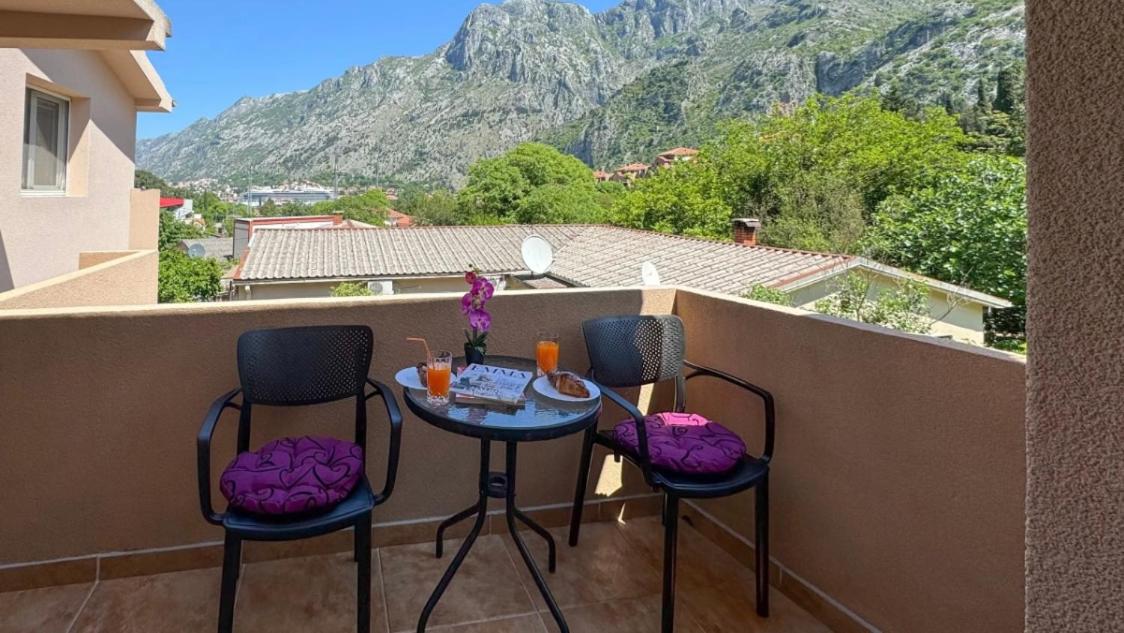 Apartment Pavle near the center with a view view 3