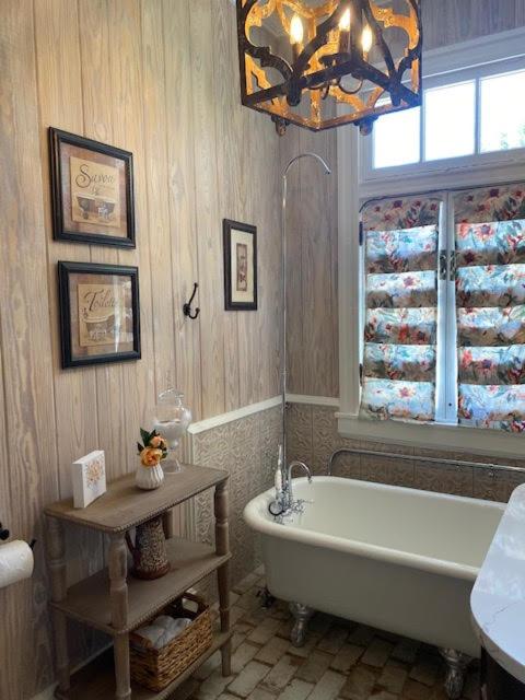 Laurel Vacations - Jenny's Downtown Hideaway Bed and Breakfast - Property Image 6