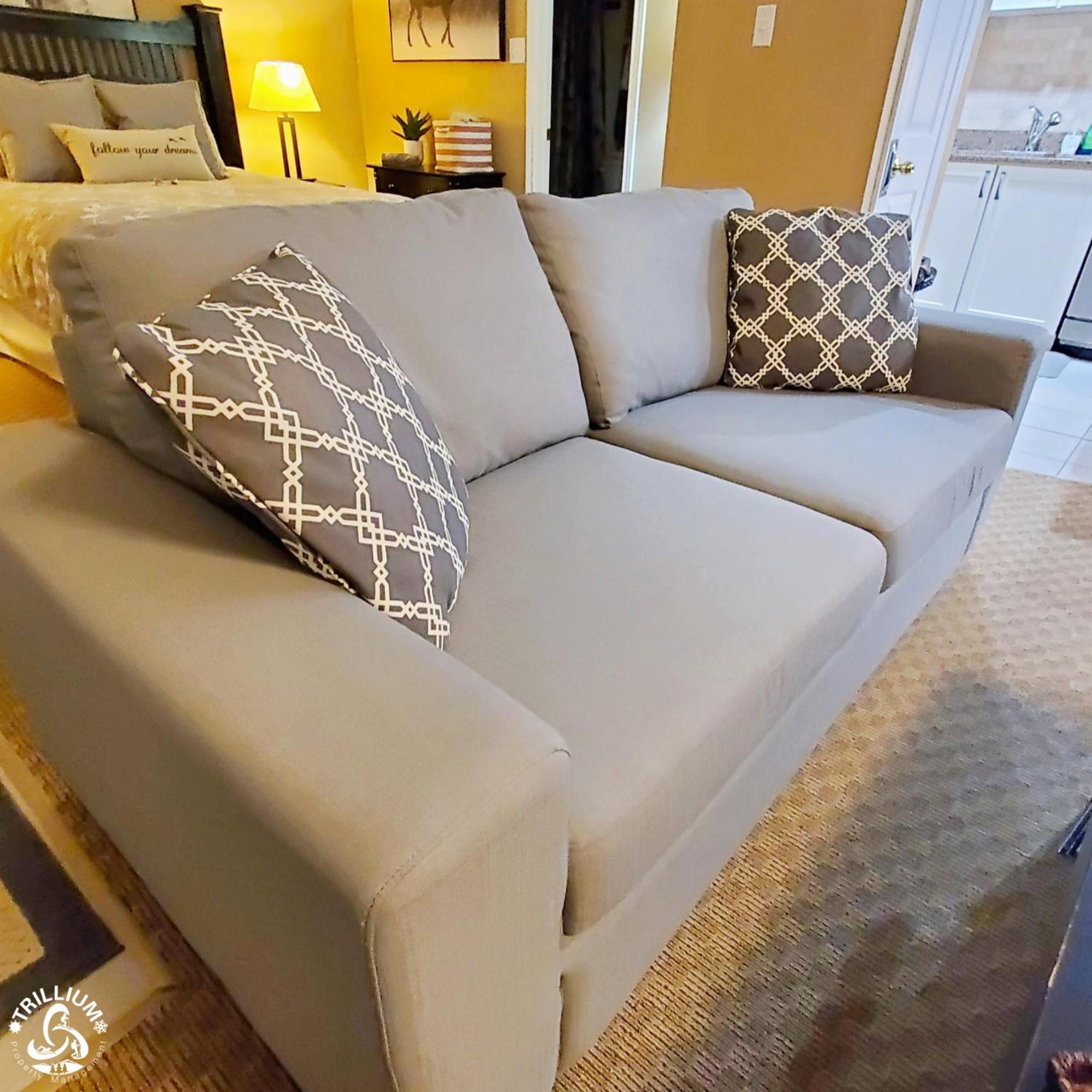 Hillside Studio 2 in Blue Mountain, Unlimited Wifi & Free Parking