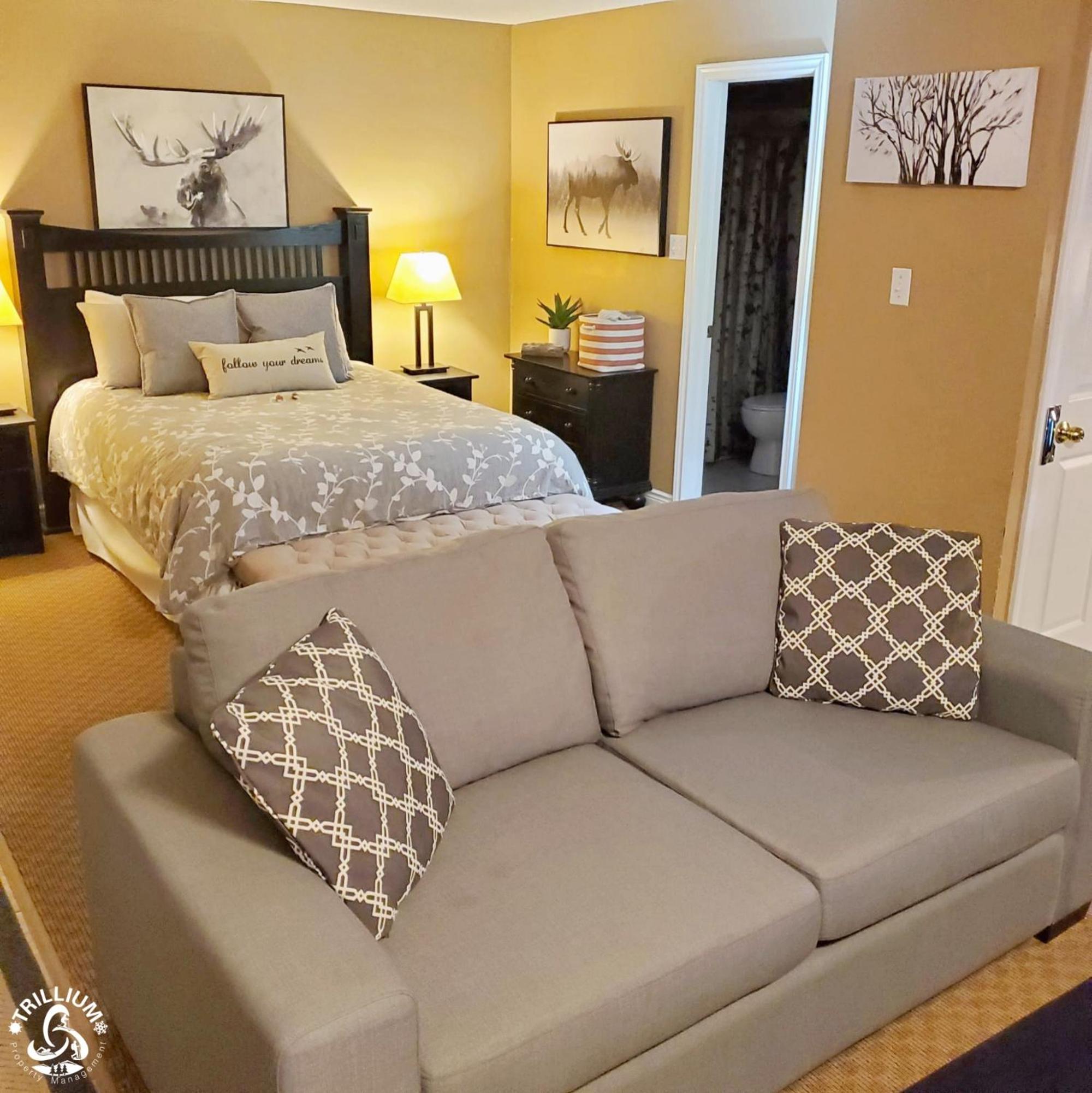 Hillside Studio 2 in Blue Mountain, Unlimited Wifi & Free Parking