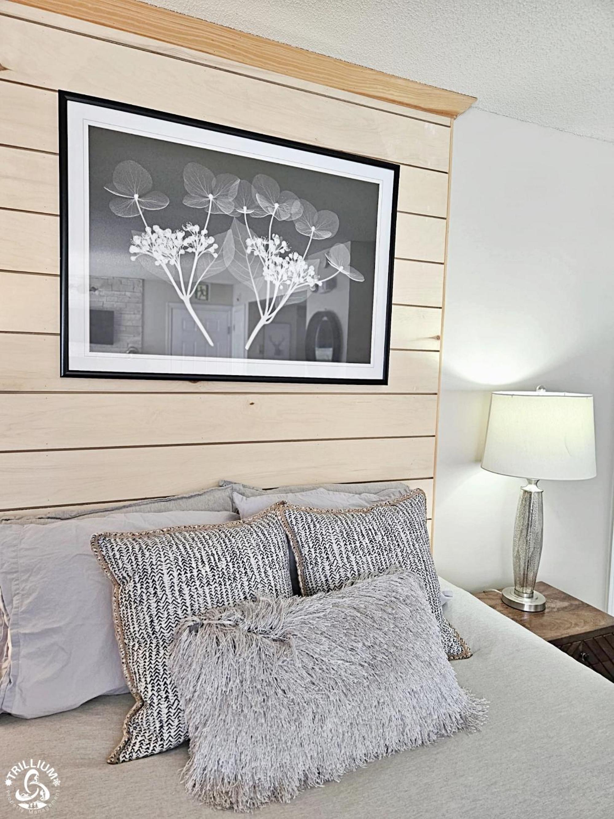 Hillside Studio 1 in Blue Mountain, Mountain View, Full Kitchen, Free Parking