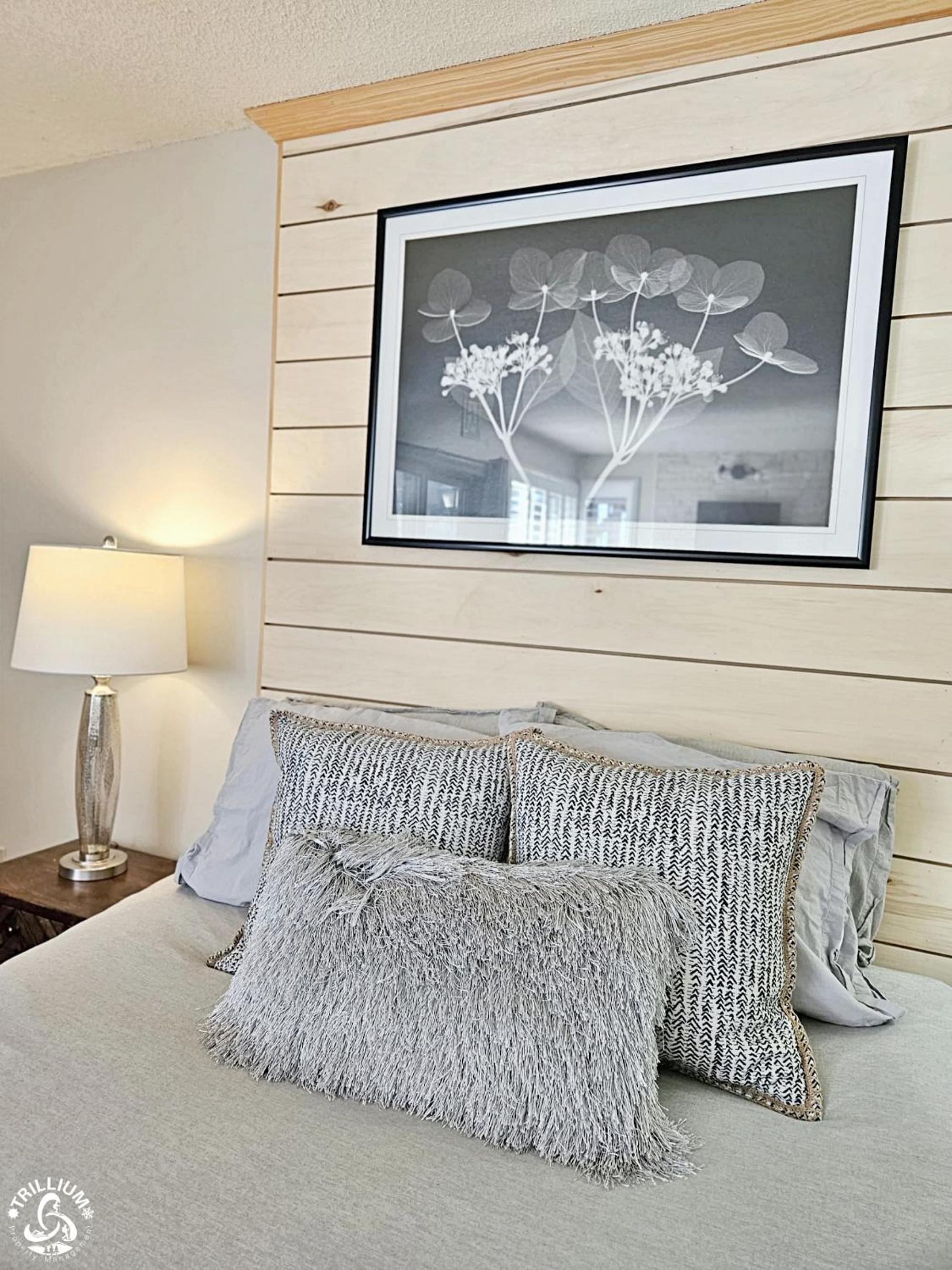 Hillside Studio 1 in Blue Mountain, Mountain View, Full Kitchen, Free Parking