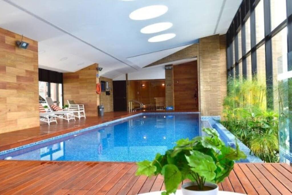 View, pleasure & business Bogotá-25th floor pool !