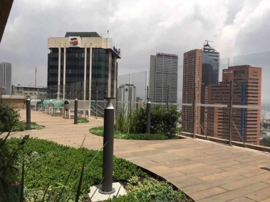 View, pleasure & business Bogotá-25th floor pool !