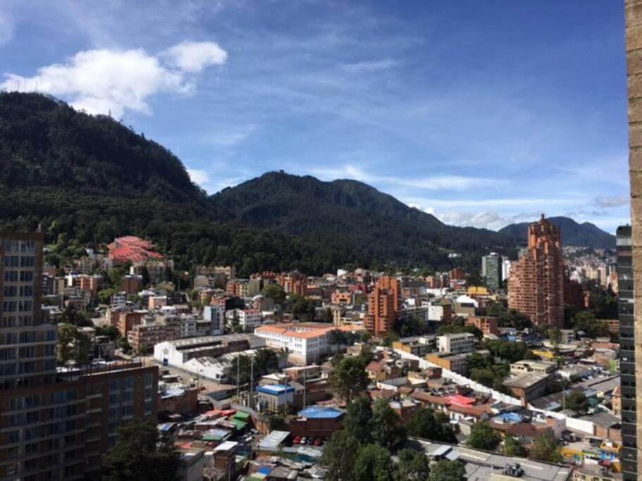 View, pleasure & business Bogotá-25th floor pool !