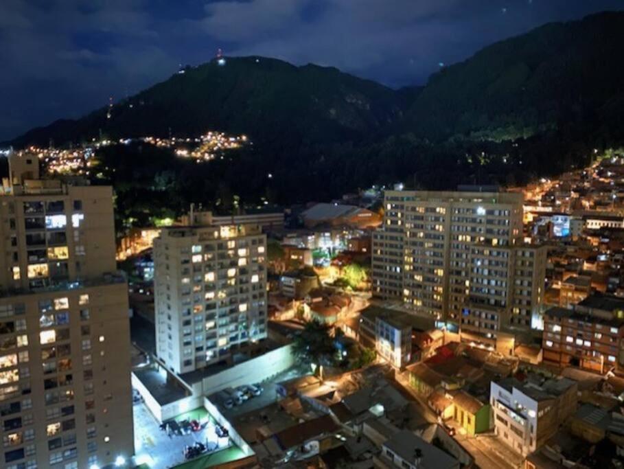 View, pleasure & business Bogotá-25th floor pool !