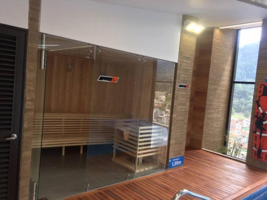 View, pleasure & business Bogotá-25th floor pool !