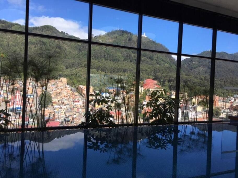 View, pleasure & business Bogotá-25th floor pool !