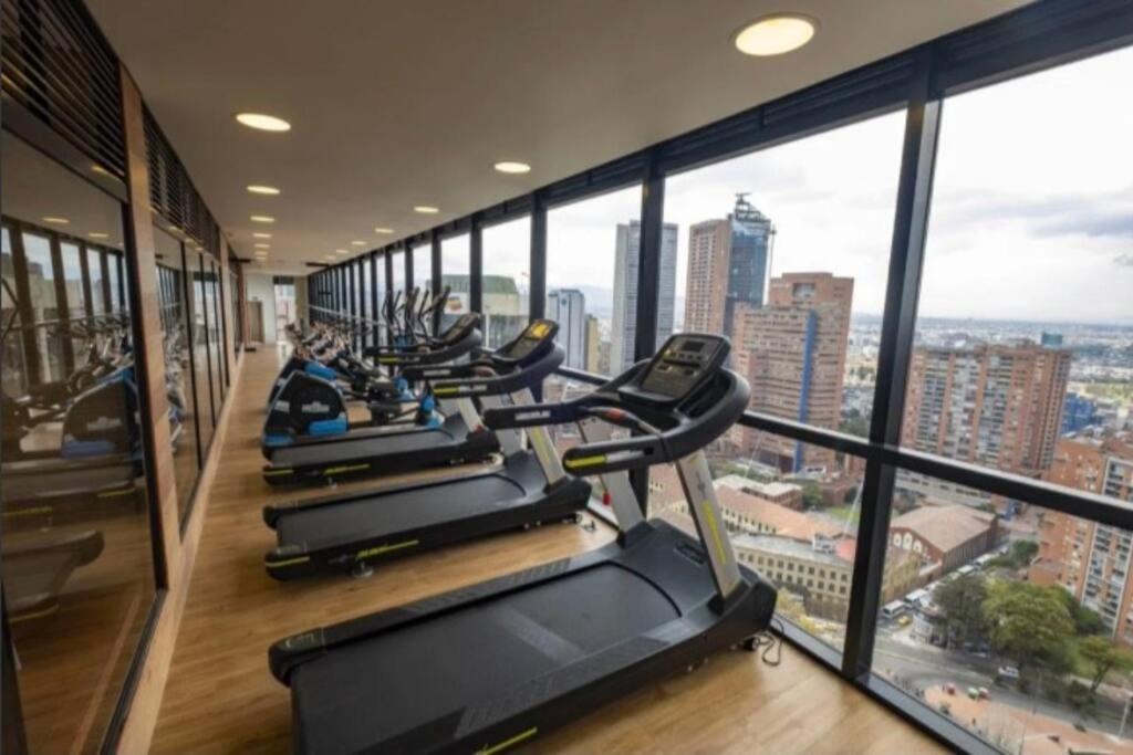 View, pleasure & business Bogotá-25th floor pool !