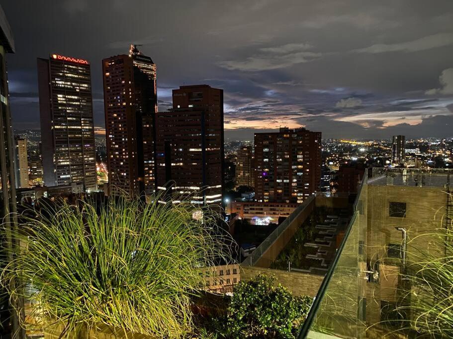 View, pleasure & business Bogotá-25th floor pool !