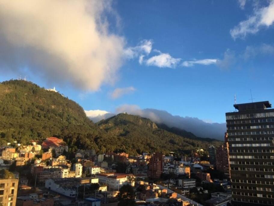 View, pleasure & business Bogotá-25th floor pool !