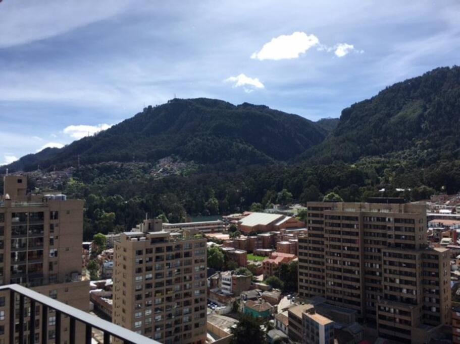 View, pleasure & business Bogotá-25th floor pool !