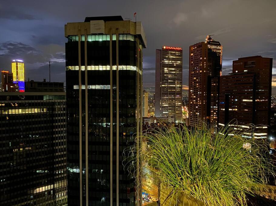 View, pleasure & business Bogotá-25th floor pool !