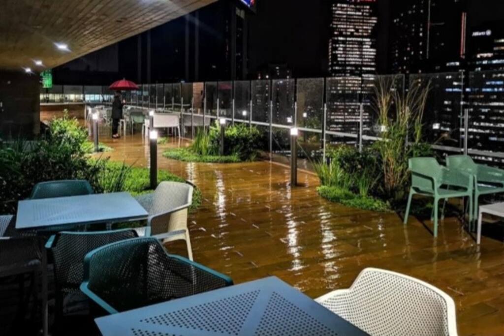 View, pleasure & business Bogotá-25th floor pool !