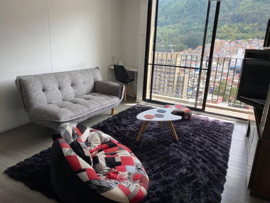 View, pleasure & business Bogotá-25th floor pool !