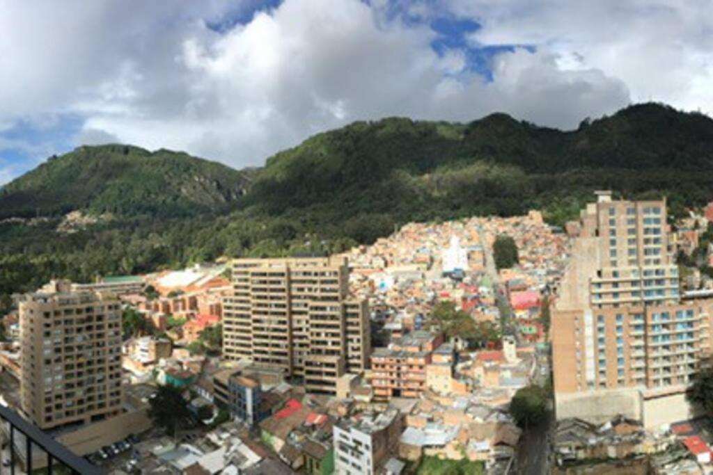 View, pleasure & business Bogotá-25th floor pool !