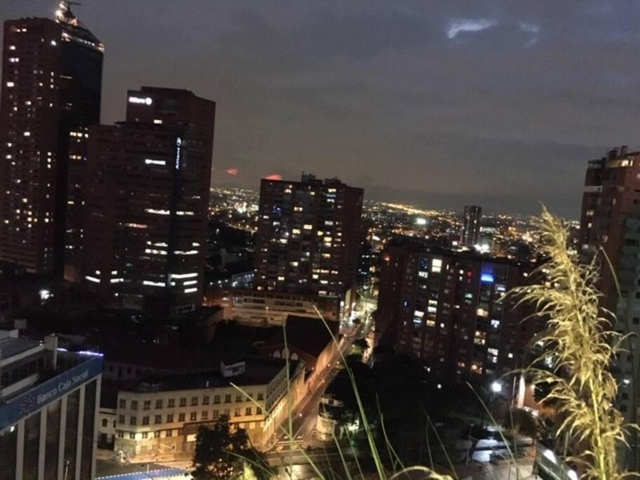View, pleasure & business Bogotá-25th floor pool !