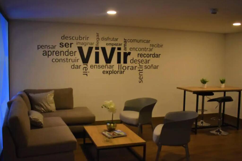 View, pleasure & business Bogotá-25th floor pool !