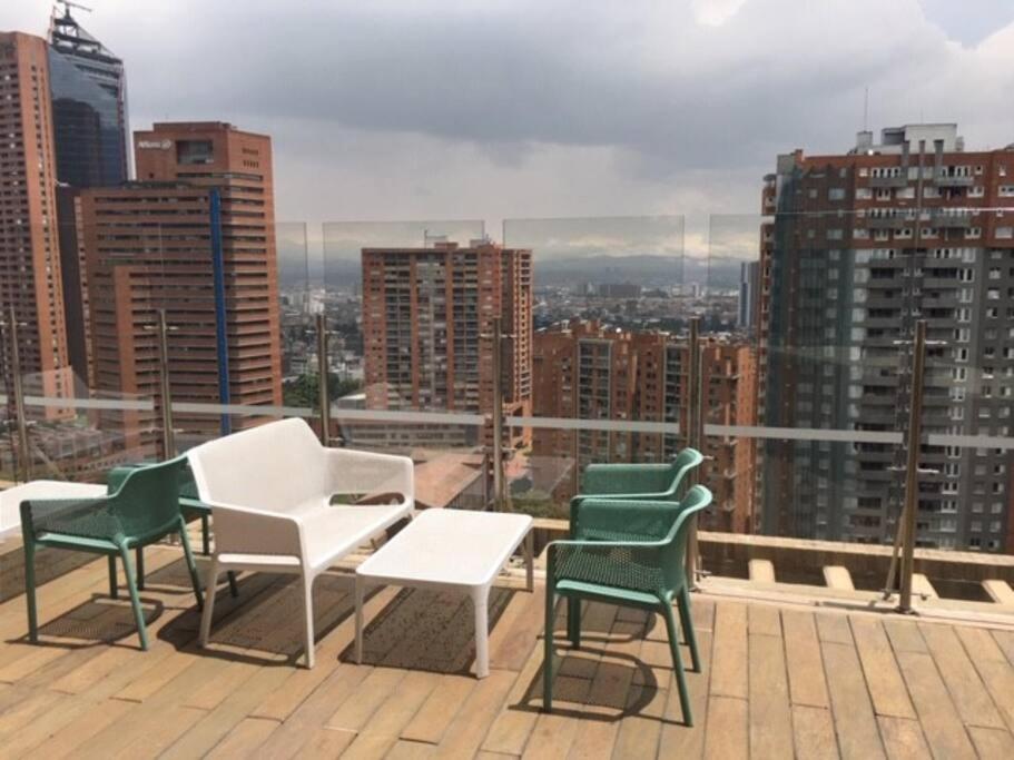 View, pleasure & business Bogotá-25th floor pool !