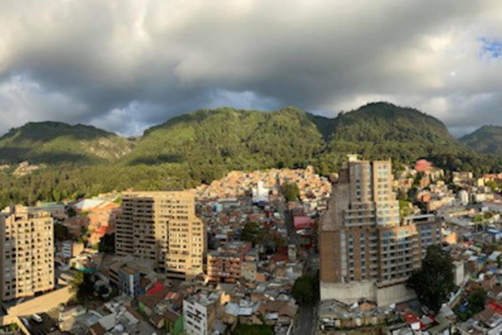 View, pleasure & business Bogotá-25th floor pool !