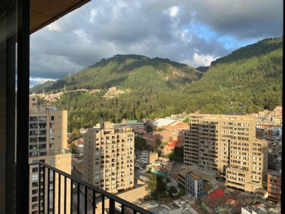 View, pleasure & business Bogotá-25th floor pool !
