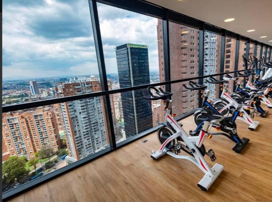 View, pleasure & business Bogotá-25th floor pool !