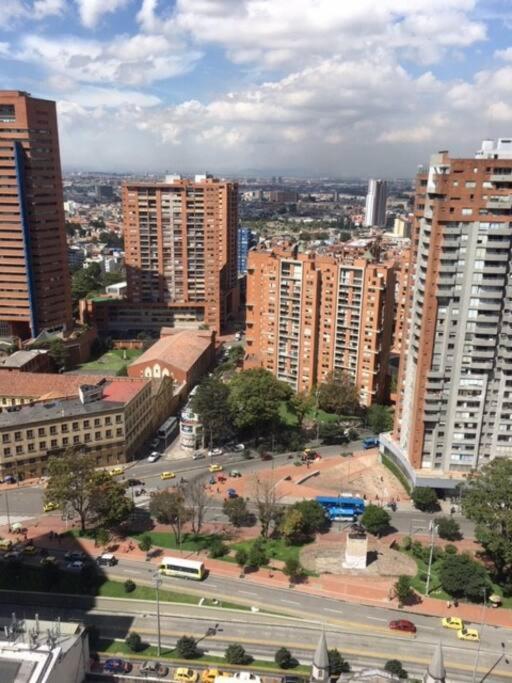 View, pleasure & business Bogotá-25th floor pool !