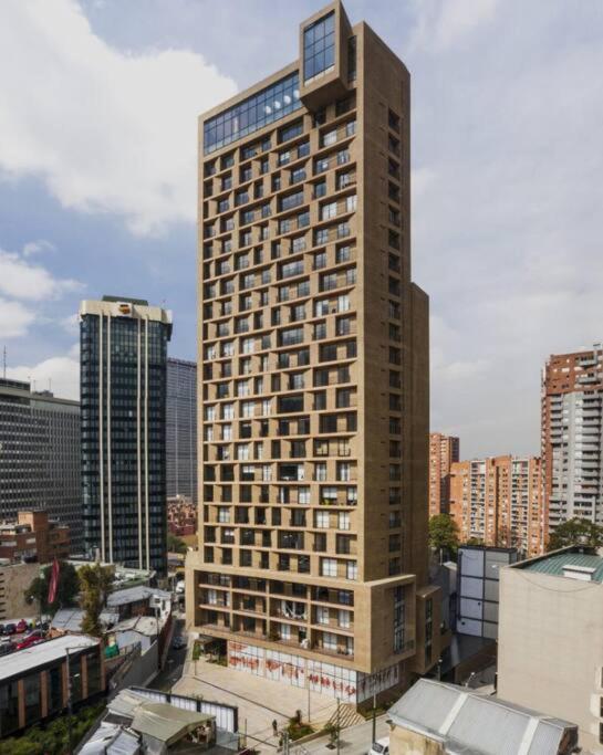View, pleasure & business Bogotá-25th floor pool !