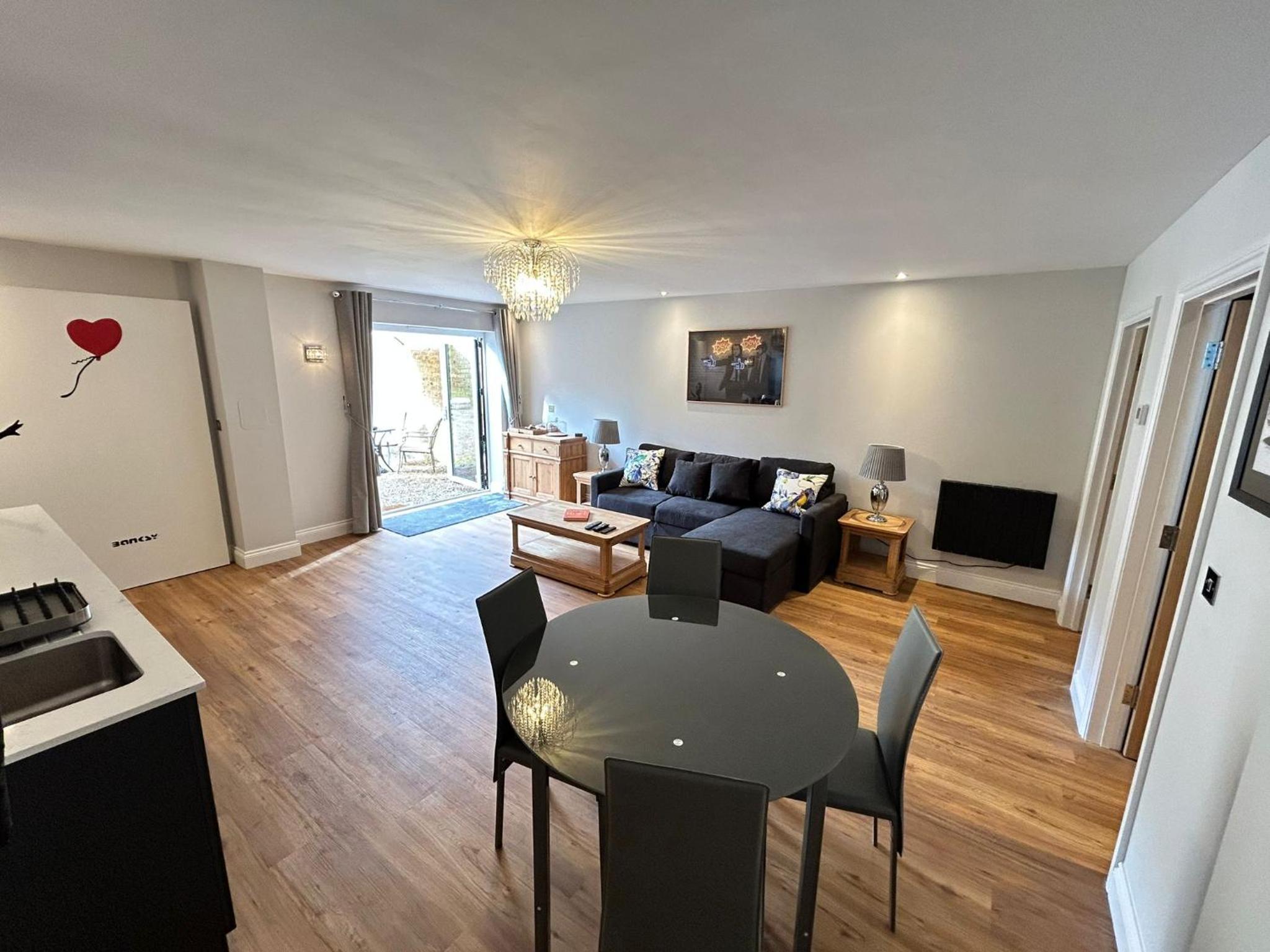Bishops Stortford Vacations - Stansted Airport Stay, Parking and Luxury Suite - Property Image 12