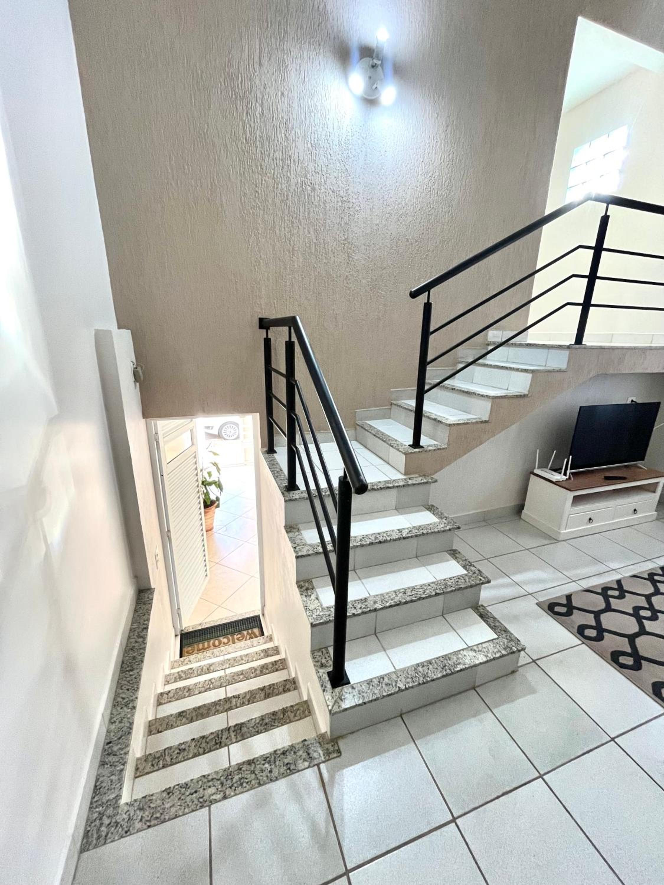 Casa Ampla - Ótima Localização