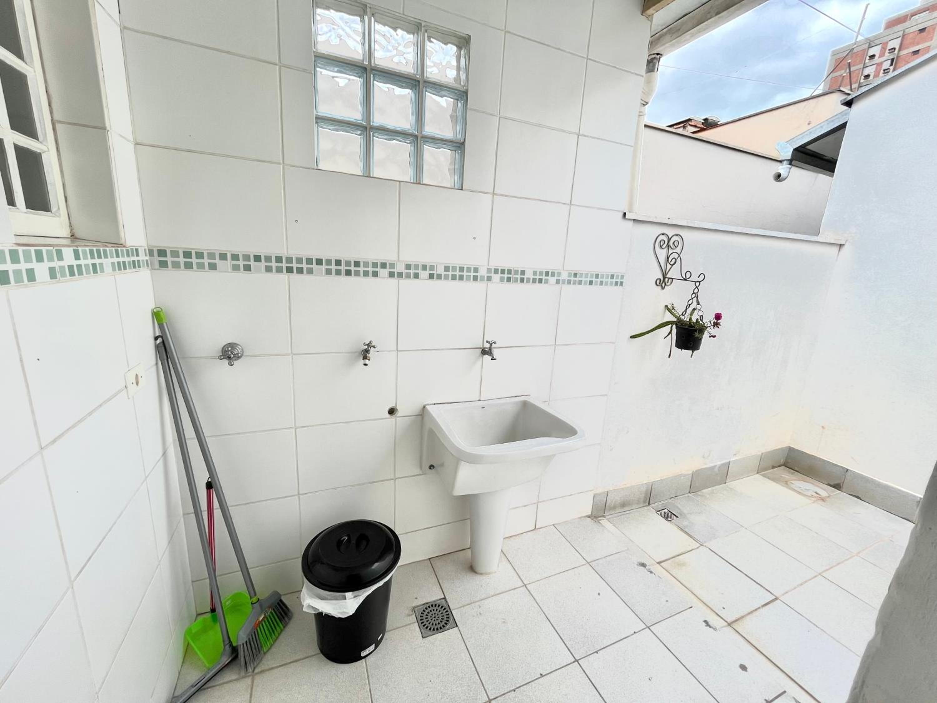 Casa Ampla - Ótima Localização