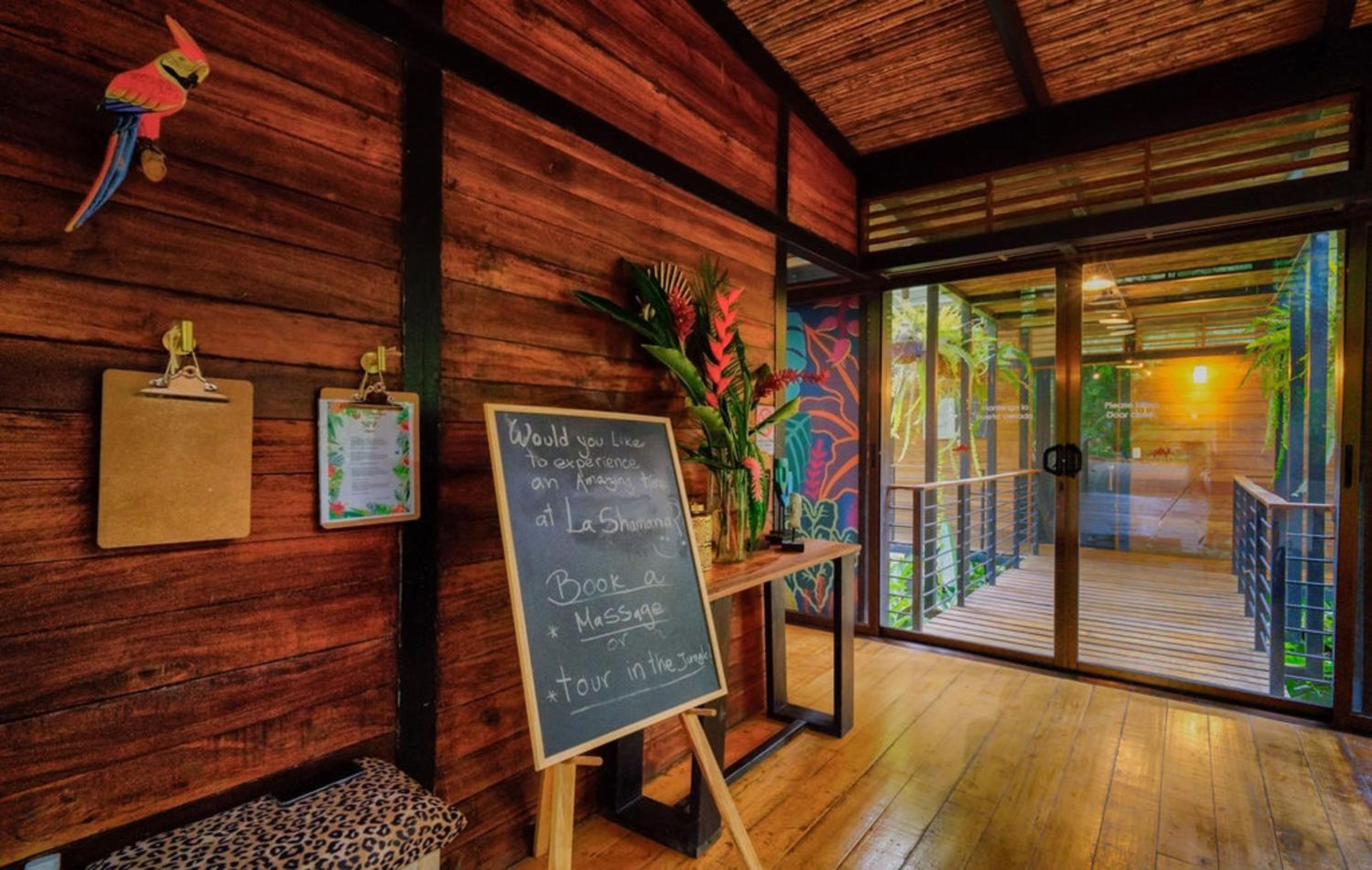 La Shamana - Ecological Concept in Jungle