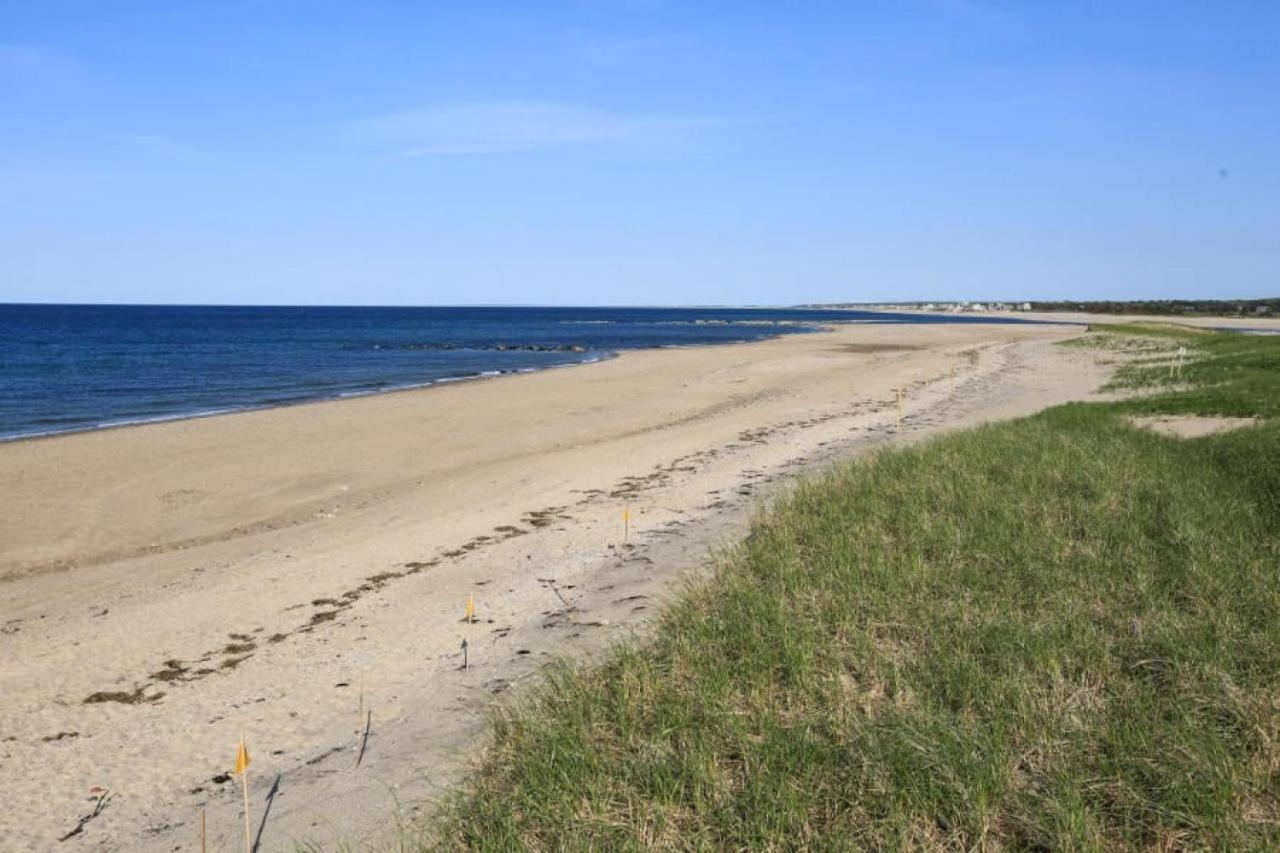 Town Neck Hideaway: Walk to Beach Village