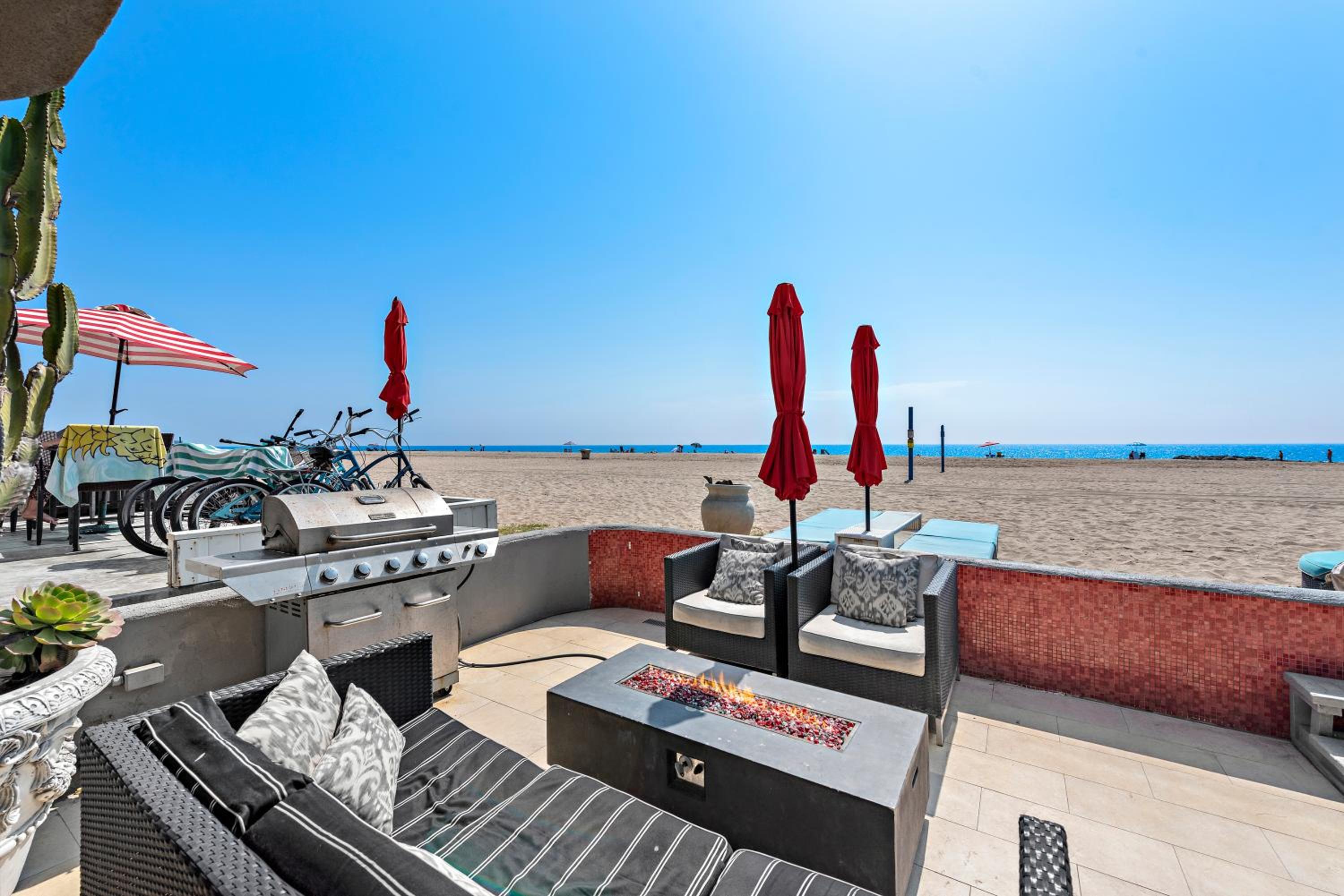 3 Story Oceanfront Home with Jacuzzi in Newport Beach on the Sand! view 4