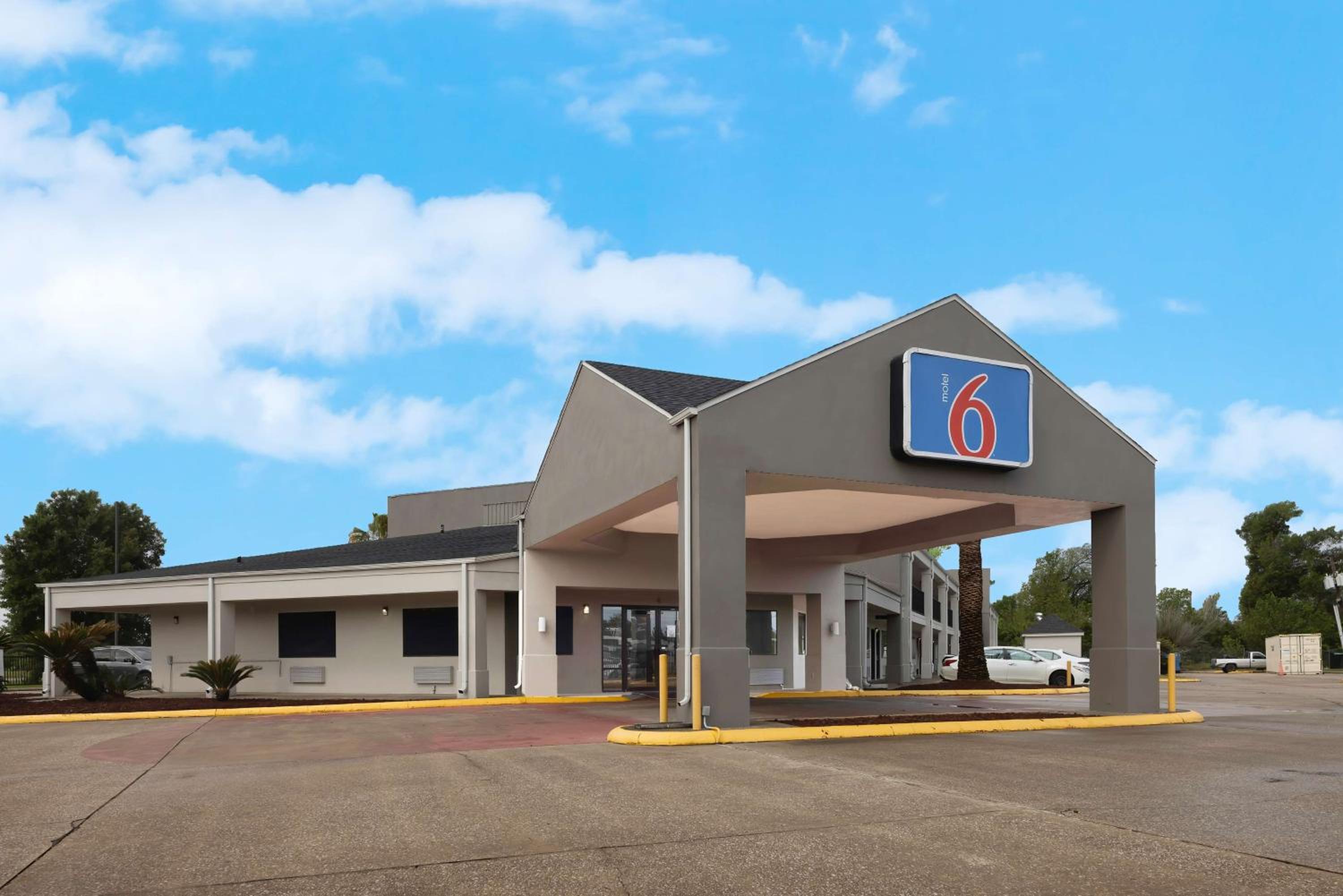 Lake Charles Vacations - Motel 6 Lake Charles, LA - Property Image 1