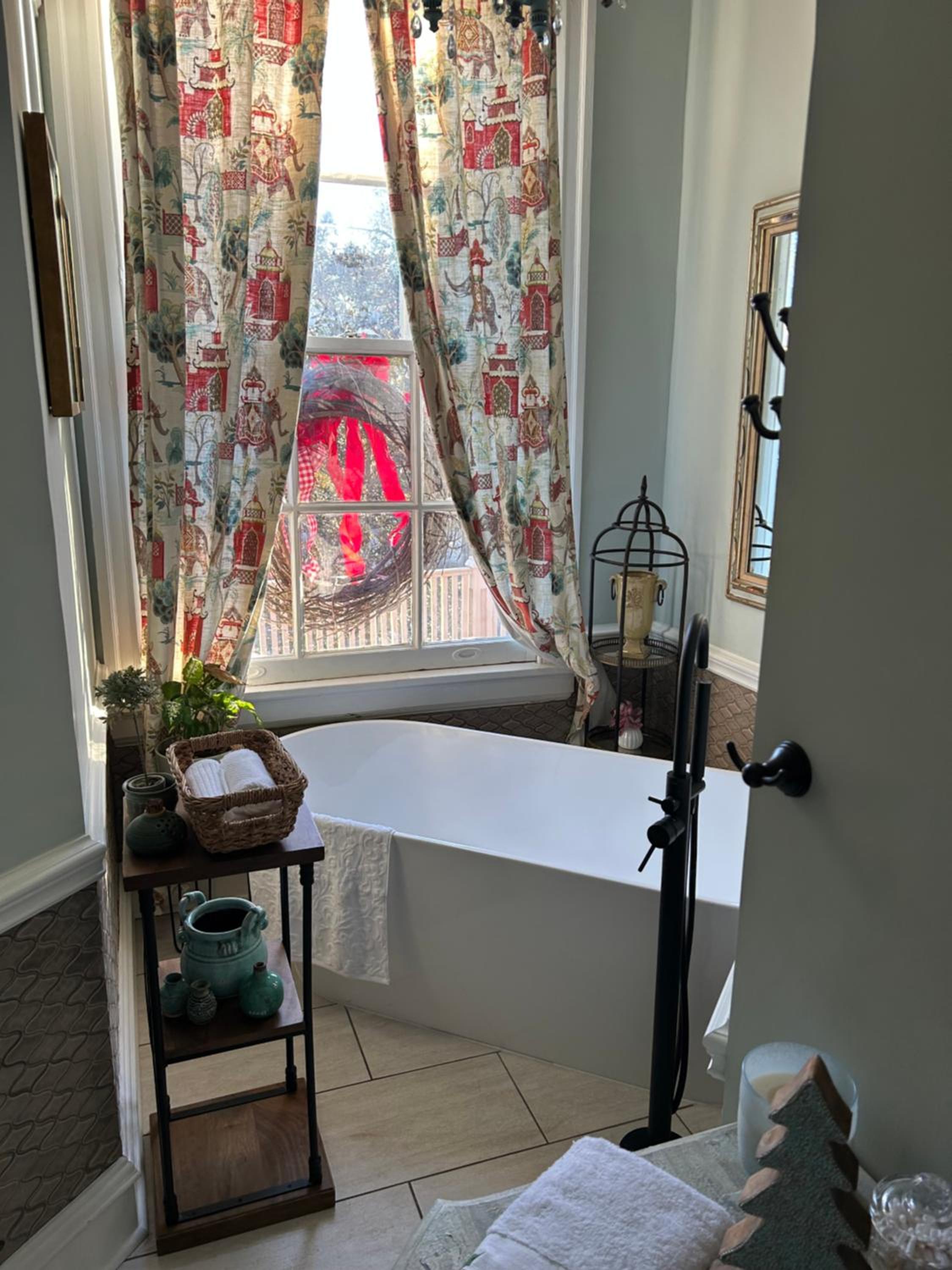 Laurel Vacations - Jenny's Downtown Hideaway Bed and Breakfast - Property Image 19