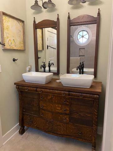 Laurel Vacations - Jenny's Downtown Hideaway Bed and Breakfast - Property Image 34